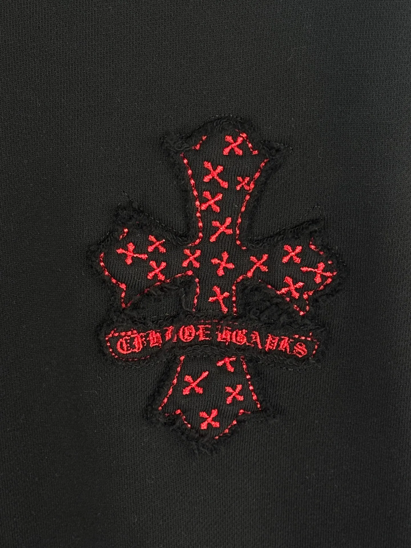 P260 top version, real shot without P, ​​different from market currency) 𝗖𝗵𝗿𝗼𝗺𝗲 𝗛𝗲𝗮𝗿𝘁𝘀/Cro Heart 2025 washed patch embroidery autumn and winter new original single counter American laser burnt 3D three-dimensional color embroidered couple casual sweatshirt 👑The highest version! Customized fabric 420g tripe terry fabric! American acid-washed and distressed original fabric laser burnt ✟appliqué embroidery and exquisite embroidery of letters! The best-selling model in the counter, very comfortable to wear. Accessories: original molded and authenticated collar label➕100% silk wash label. Genuine purchase-grade original hangtag➕matching hanging rope➕3D hanging beads➕original packaging bag. Craftsmanship: The original version has consistent wiring! The highest version of the armhole matching technique! Color: White Black Size: S M L XL Style Number: 25-316